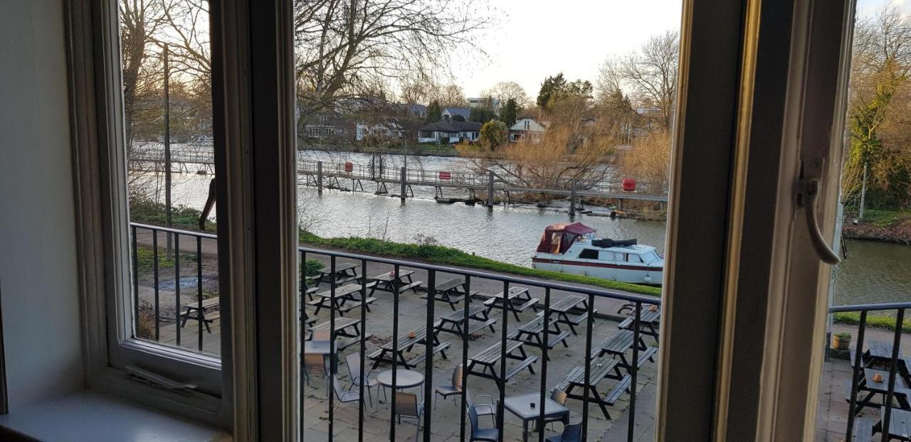 The Weir Hotel Walton-on-Thames Exterior photo